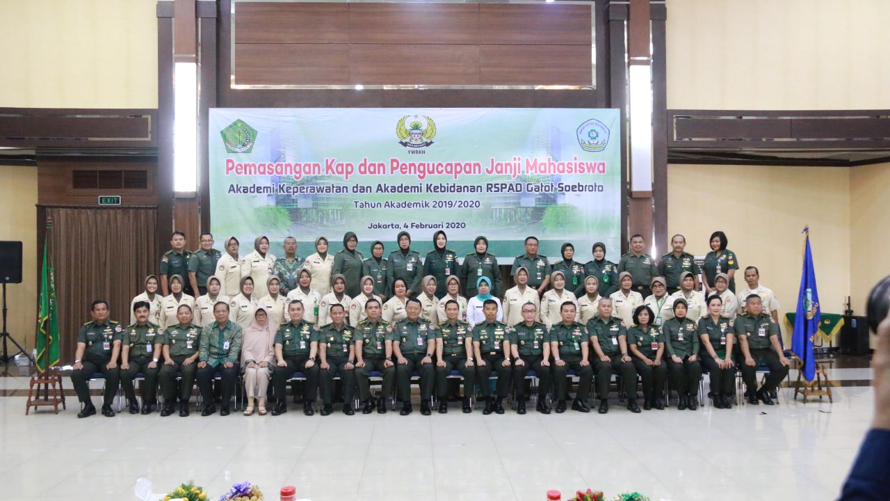 Pemasangan Kap Dan Pengucapan Janji Mahasiswa Akper dan Akbid RSPAD Gatot Soebroto TA 2019/2020