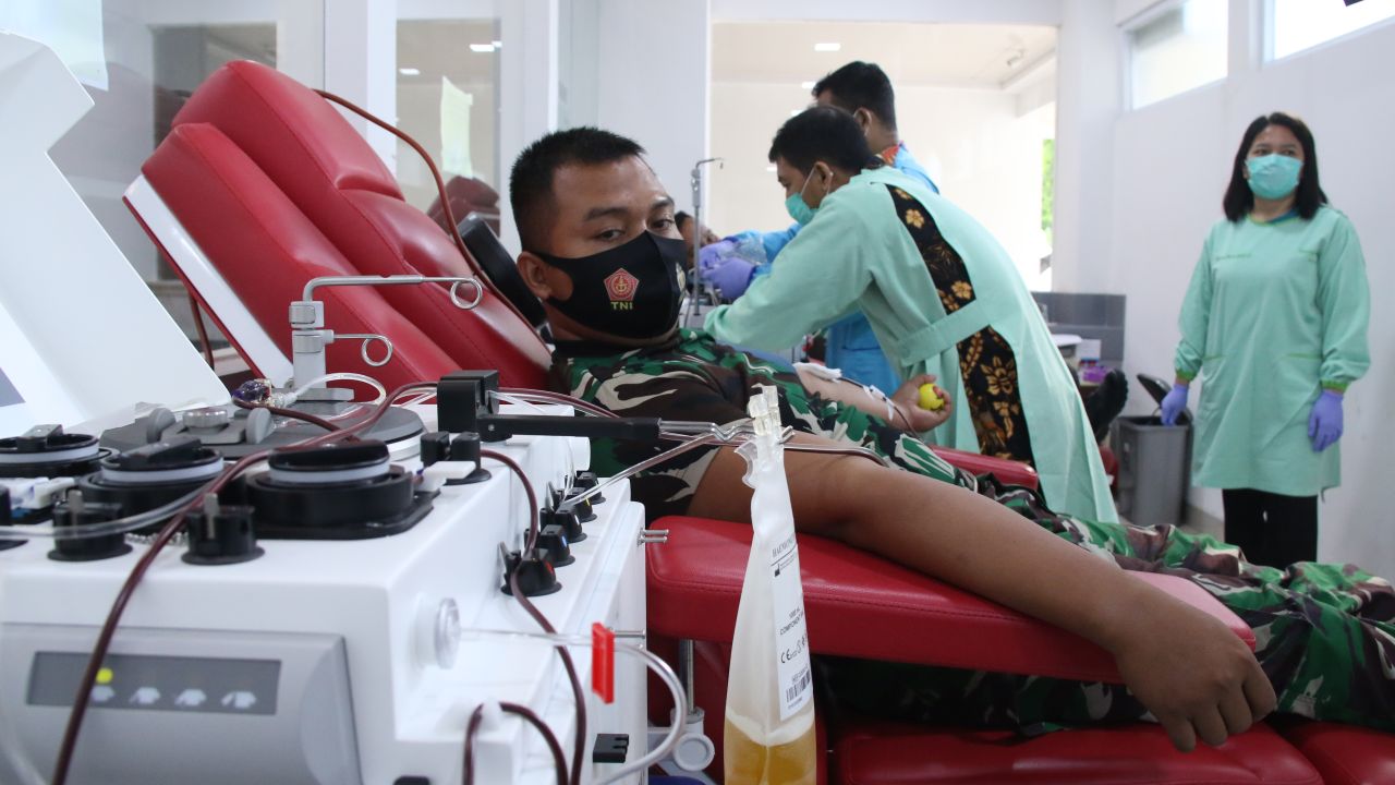 Yonif Raider 300 Cianjur Jalani Donor Plasma Konvalesen di RSPAD Gatot Soebroto