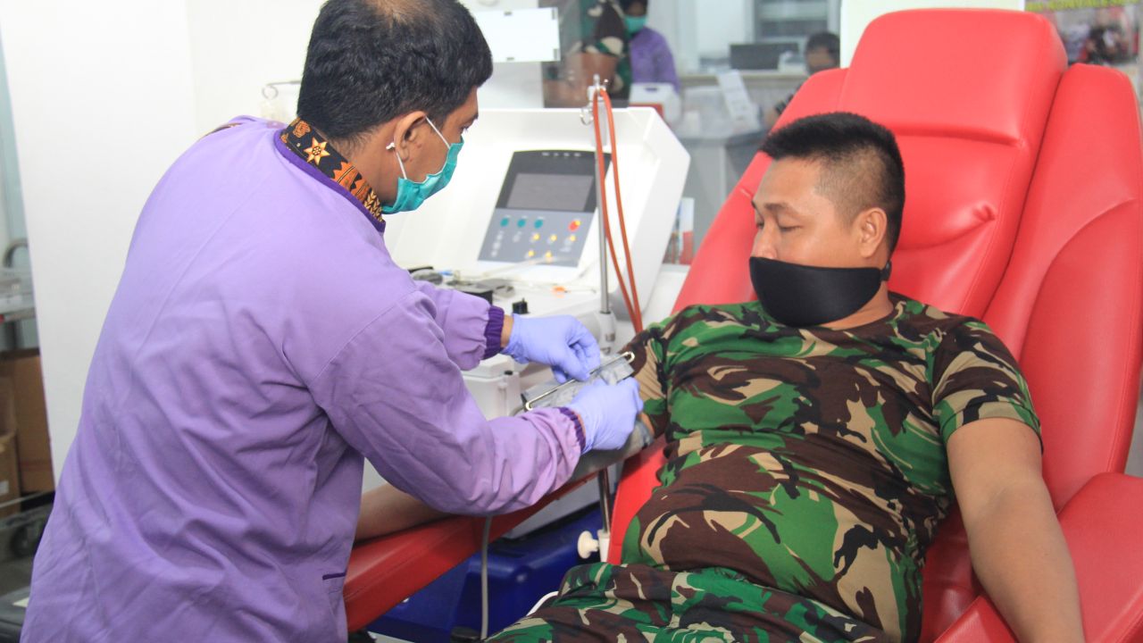 Yonif PR/305 Tengkorak Jalani Donor Plasma Konvalesen  di RSPAD Gatot Soebroto