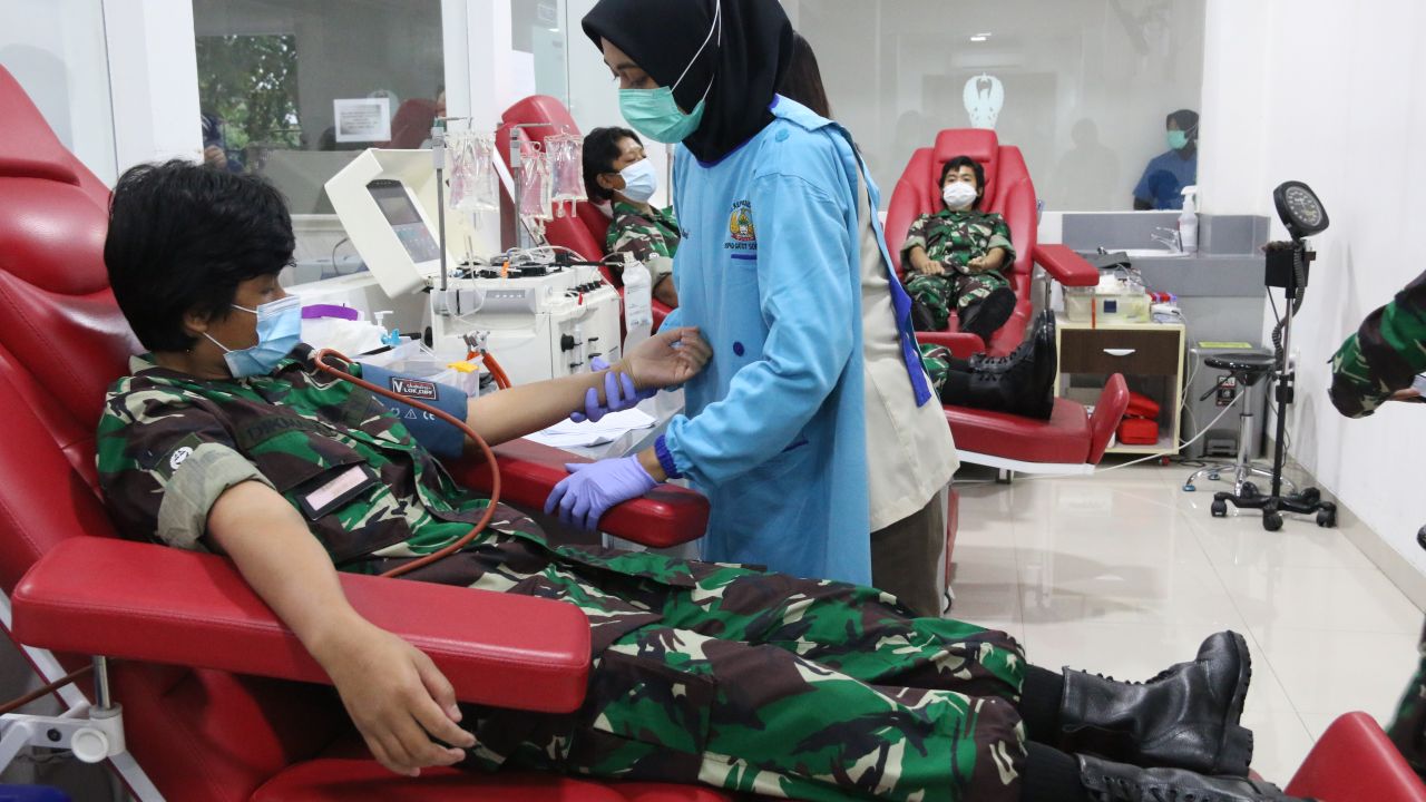 Donor Plasma Konvalesen  Prasis Dikmaba TNI AD Wanita T.A. 2020