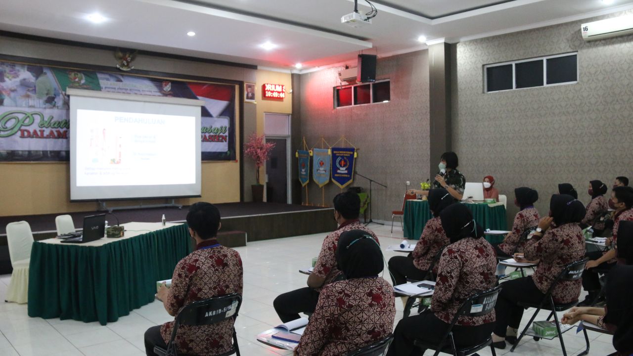 Pembukaan Pelatihan Bagi Tenaga Pramusaji Dalam Menyajikan Makanan Pasien