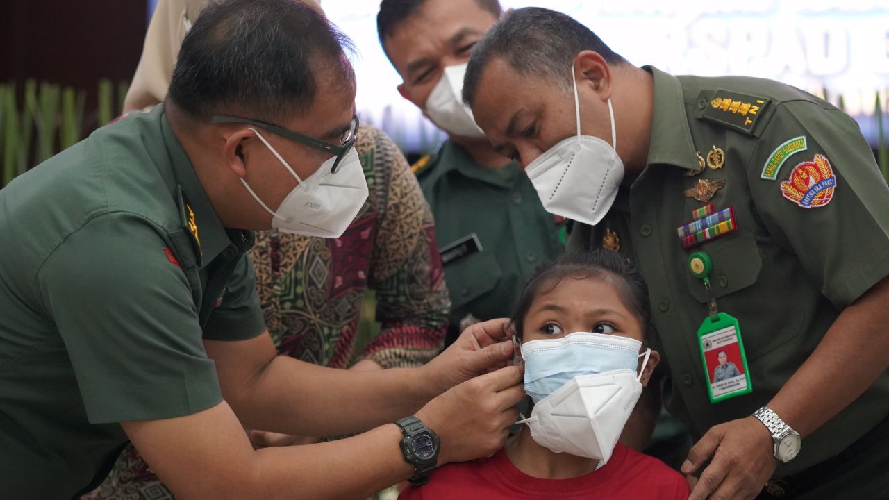 Seremonial Pemberian Donasi Alat Bantu Dengar, Operasi Sumbing Bibir  dan Pemberian Kacamata Baca